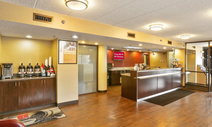 Lutherville Timonium Hotel | Red Roof Inn PLUS+ Baltimore North - Timonium