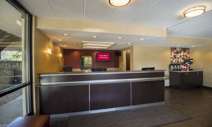 Willowbrook Hotel | Red Roof Inn PLUS+ Chicago - Willowbrook