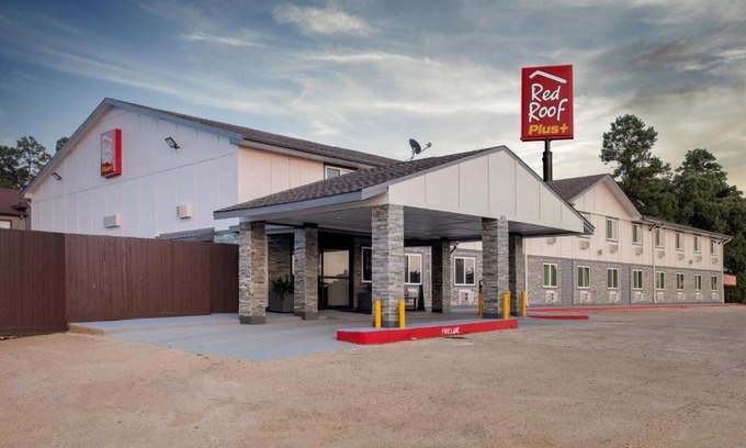 Huntsville Hotel | Red Roof Inn PLUS+ Huntsville