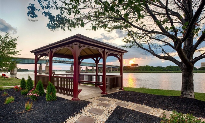 Secaucus Hotel | Red Roof Inn PLUS+ Secaucus - Meadowlands - NYC