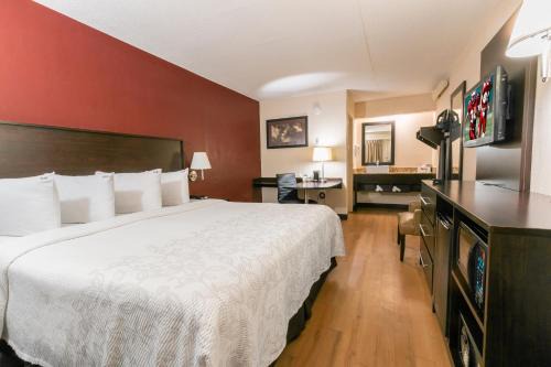 West Springfield Hotel | Red Roof Inn PLUS+ West Springfield