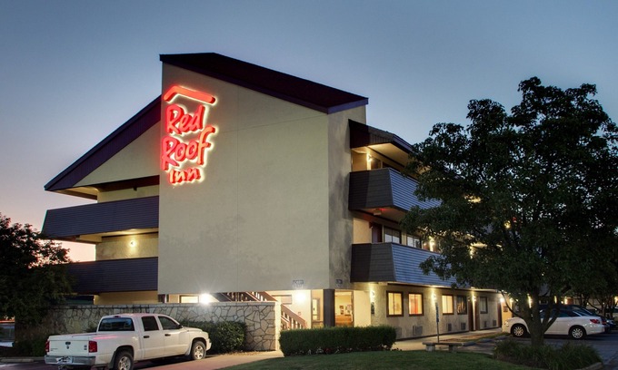 Maryland Heights Hotel | Red Roof Inn St Louis - Westport/Maryland Heights