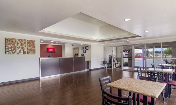 Dock Junction Hotel | Red Roof Inn & Suites Brunswick I-95