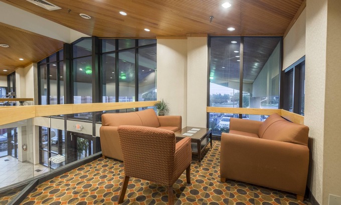 Roselawn Finance Hotel | Red Roof Inn & Suites Cincinnati North - Mason