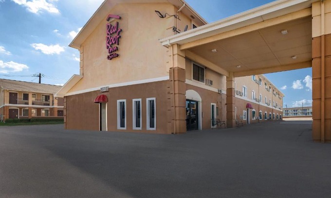 Denton Hotel | Red Roof Inn & Suites Denton