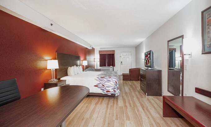 Rome Hotel | Red Roof Inn & Suites Rome
