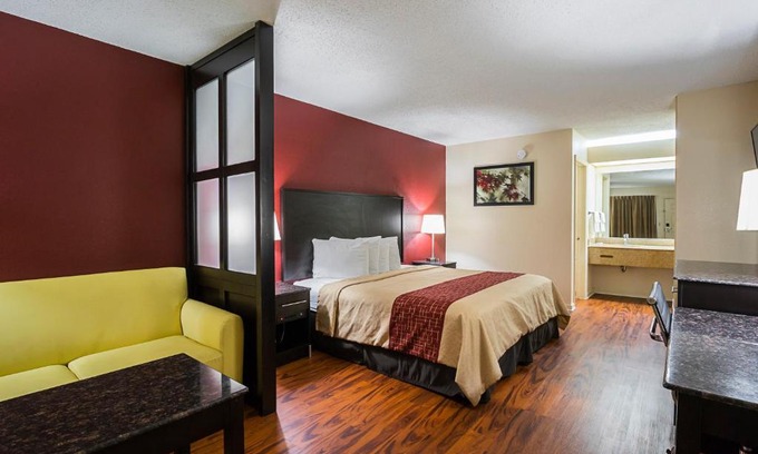 Scottsboro Hotel | Red Roof Inn & Suites Scottsboro
