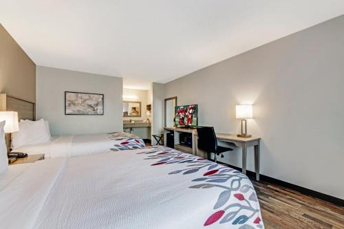 Wilkesboro Hotel | Red Roof Inn & Suites Wilkesboro
