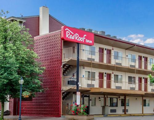 York Hotel | Red Roof Inn York Downtown