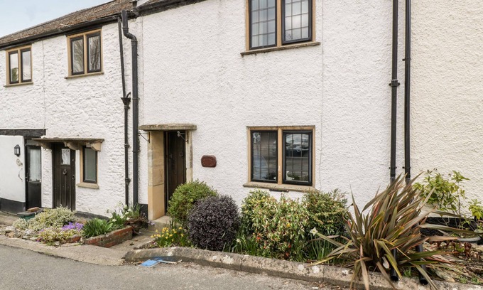 Yarcombe Cottage | RED ROOF, pet friendly, with open fire in Combe St Nicholas