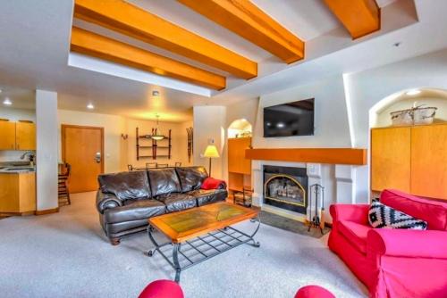 Salt Lake Mountain Resorts Apartment | Red Snowshoes & Stay in Solitude