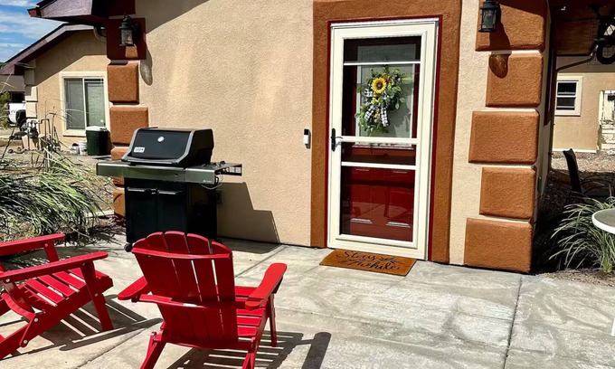 Whitewater Cottage | Red Tail Roost Tiny Home, Views, Hike, Bike, ATV on nearby BLM Land, Laundry