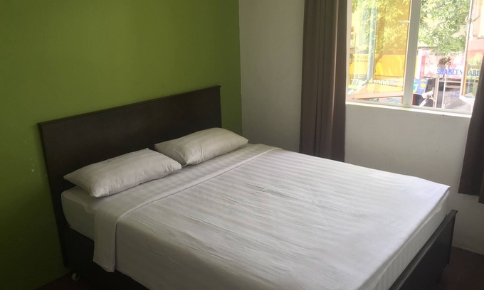 Victoria Hotel | Red Tomato Hotel