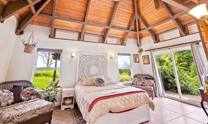 Holualoa Cottage | RED Writer’s Cottage TA-038-749-9520-01