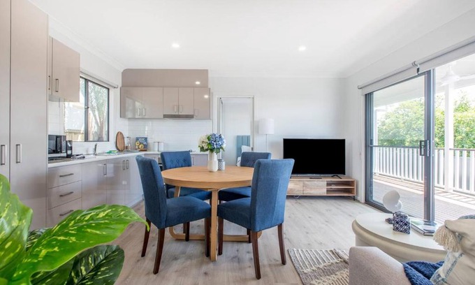 Redcliffe House | 'Redcliffe Retreat' Moreton Bay Coastal Cottage