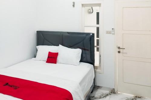 Rajabasa Hotel | RedDoorz at Jalan Terusan Ryacudu near Exit Tol Kotabaru Lampung
