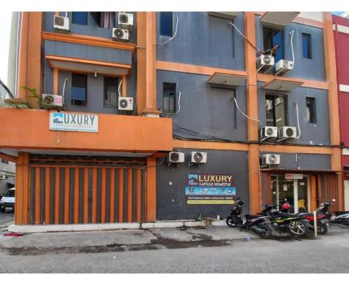Sidoarjo Hotel | RedDoorz at Luxury Homestay near Aloha Waru Surabaya