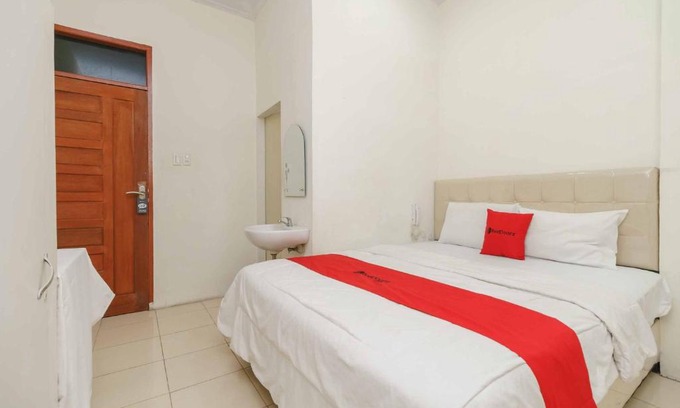 Hutagodang Hotel | RedDoorz @ Haraito Tarutung