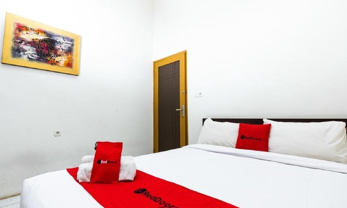 Panakkukang Hotel | RedDoorz @ Hertasning Area 2