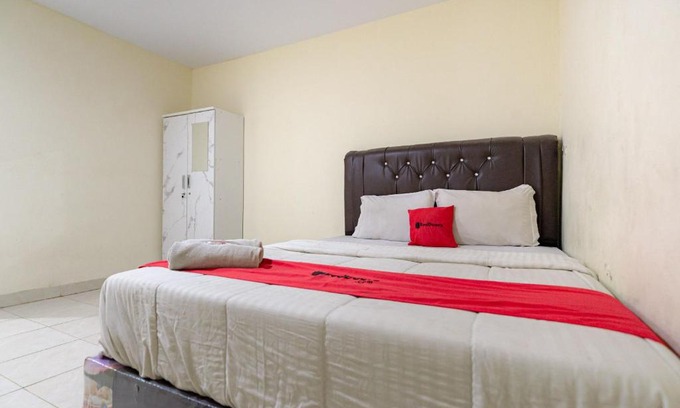 Medan Hotel | RedDoorz @ Medan Johor 2