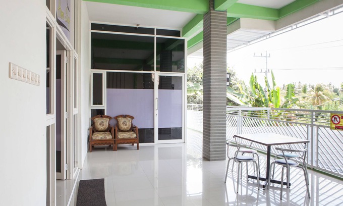 Kalipuro Hotel | RedDoorz near Banyuwangi Baru Station
