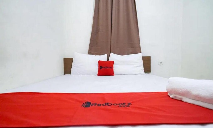 Belawan Hotel | RedDoorz near Ekowisata Mangrove Belawan Medan