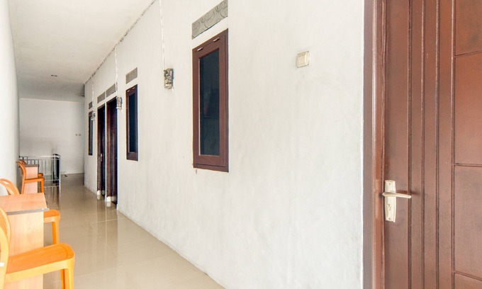 East Jakarta Hotel | RedDoorz near Graha Cijantung Mall