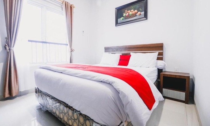 Medan House | RedDoorz near Hermes Place Polonia Medan