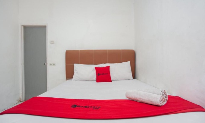 Palembang Hotel | RedDoorz near Jalan Jenderal Sudirman Palembang