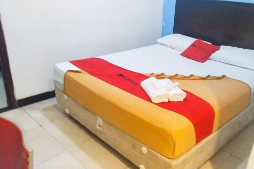 Palembang Hotel | RedDoorz near Living Plaza Palembang