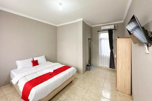 Serang Hotel | RedDoorz near Maulana Yusuf Stadium Serang
