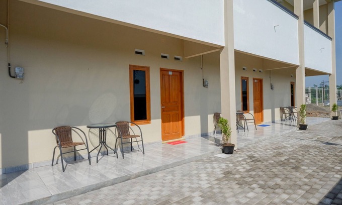 Berbah Hotel | RedDoorz near Padang Golf Adisucipto