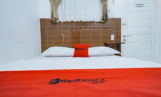 Pandan Hotel | RedDoorz near Pantai Pandan Sibolga