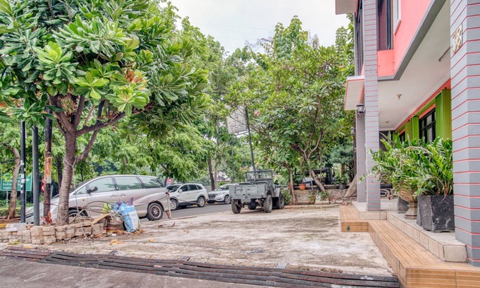 East Jakarta House | RedDoorz near Taman Mini Jakarta