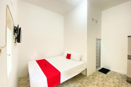 Pasuruan Hotel | RedDoorz near Terminal Baru Pasuruan