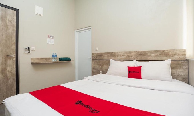 Rajabasa Hotel | RedDoorz Plus at Eskole ITERA Lampung