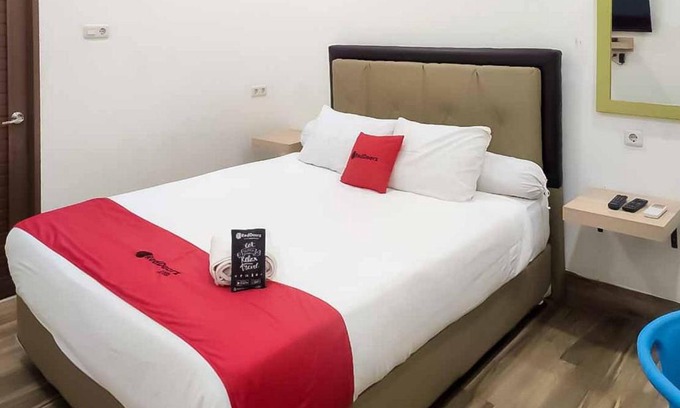 Palembang Hotel | RedDoorz Plus At Jalan Veteran Palembang