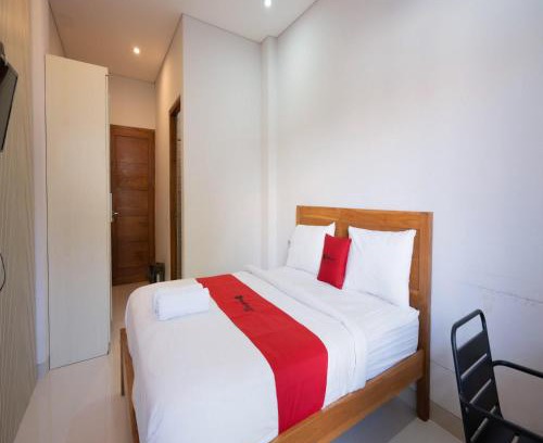 Taman Griya Apartment | RedDoorz Plus at Kencana Residence Jimbaran
