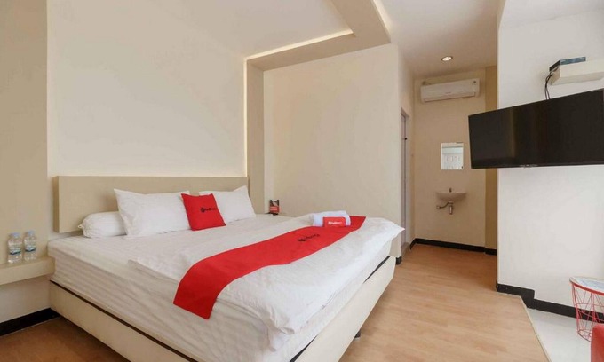 Medan House | RedDoorz Plus near Millenium ICT Centre Medan 2