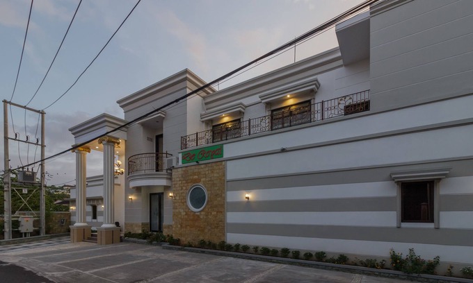 Manado Hotel | RedDoorz Plus near Pantai Malalayang Manado