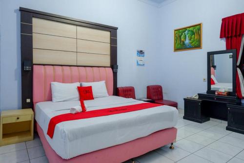 Pekalongan Hotel | RedDoorz Plus Syariah near Stasiun Pekalongan 2