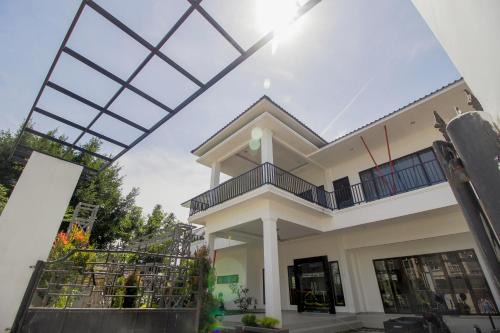 Medan House | RedDoorz Premium @ Setiabudi Medan