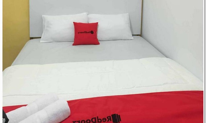 Medan Hotel | RedDoorz @ Simpang Pos Medan