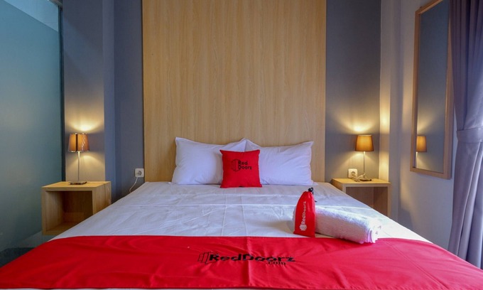 Tegal Hotel | RedDoorz Syariah @ Jalan Sultan Agung Tegal