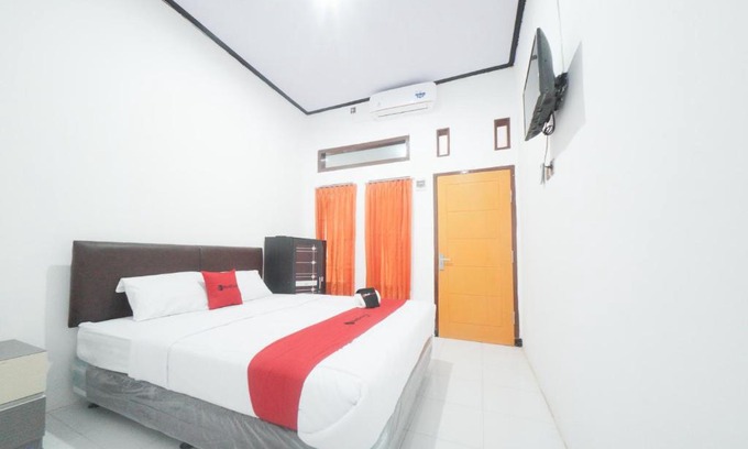 Banyuwangi House | RedDoorz Syariah near Mall Roxy Banyuwangi 2