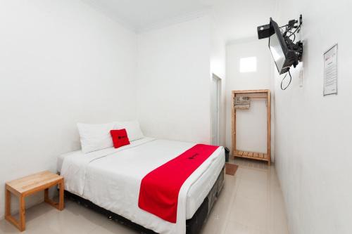 Banda Aceh Hotel | RedDoorz Syariah near RSUD Zainoel Abidin Banda Aceh