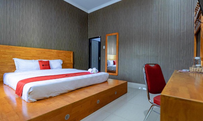 Medan Hotel | RedDoorz Syariah near UISU Medan