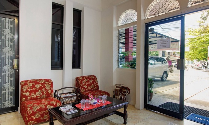 Padang House | RedDoorz Syariah near Universitas Negeri Padang