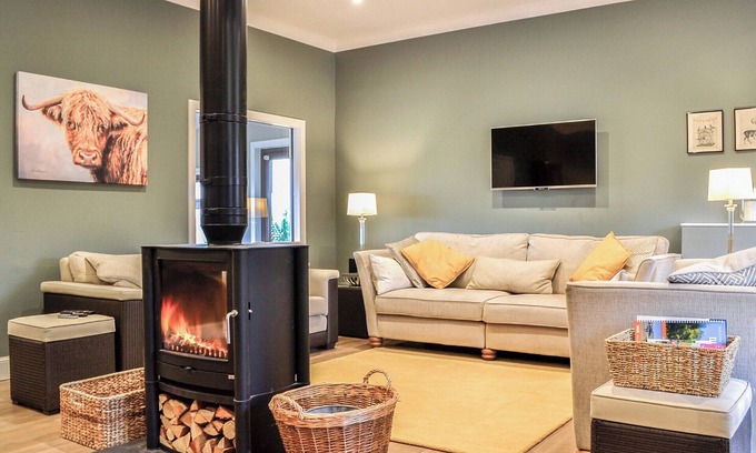 Forfar Cottage | Redroofs By The Woods - UK41559