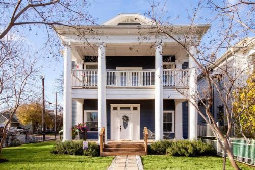 Tobin Hill House | Reduced! Pearl Townhomes Combined. Sleeps 16